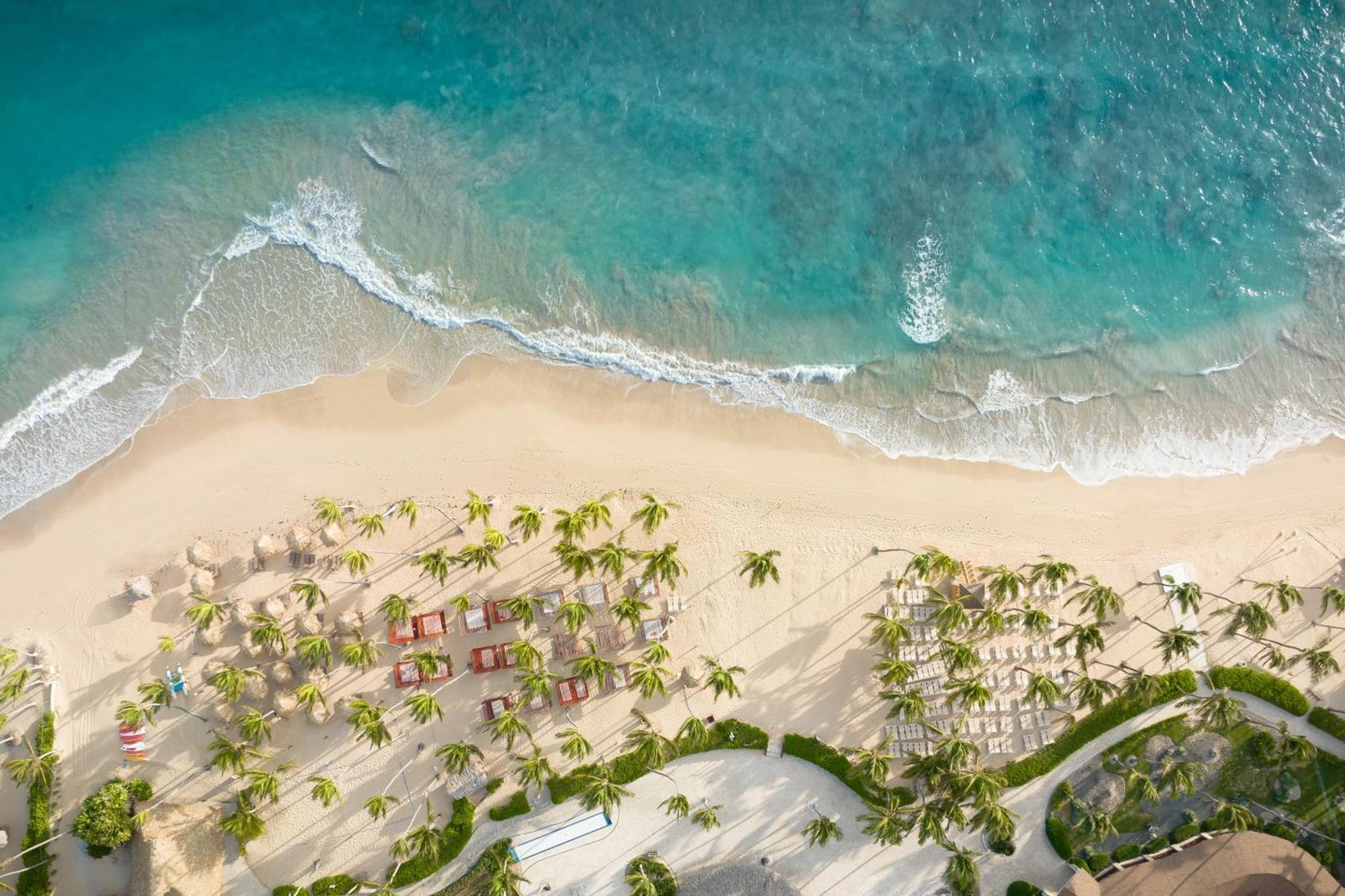 Wyndham Alltra Punta Cana All Inclusive Resort Exteriör bild Aerial view of the beach